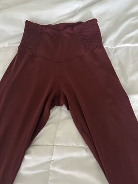 aerie Offline High-Rise Leggings in Deep Wine